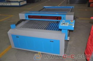 激光切割機(jī) 德誠(chéng)品牌與密度板切割應(yīng)用詳解